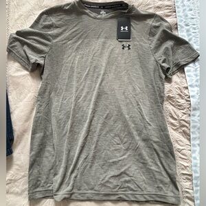 NWT Under Armour seamless workout tee Large Gray